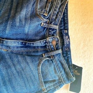 NWT Hollister Mom Jeans Ultra High Rise Curvy 00/23